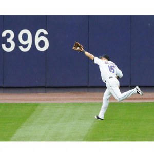 carlos-beltran-new-york-mets-running-catch-autographed-photograph-3368410