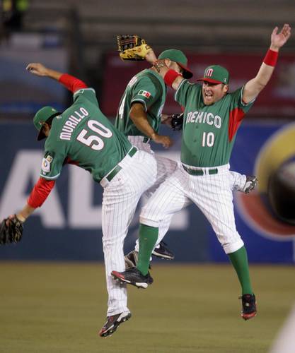 Karim Garcia is an awesome guy. He was once an interview subject with our website here. He has played in the Mexican Leagues for the last few years - not ruling out a comeback to the MLB if someone gave him a chance. Despite not playing the MLB since 2004, he is still listed as active.