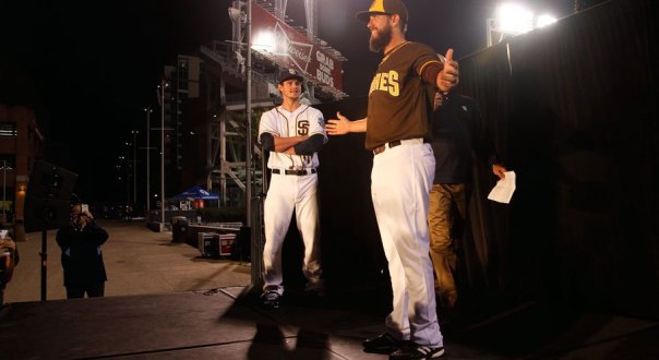 pods2446109_sp_uniforms_mv_004_r900x493